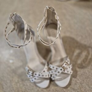 Ladies Size 7 M White Heels Women's